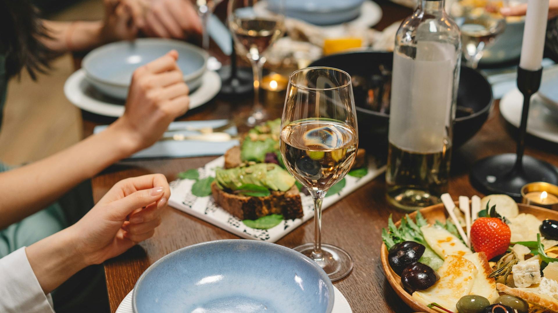 How to Host a Shabbat Dinner (Beginner Friendly Guide)
